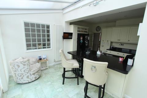 22 Blenheim Gardens, Aveley, South Ockendon, RM15 4EB