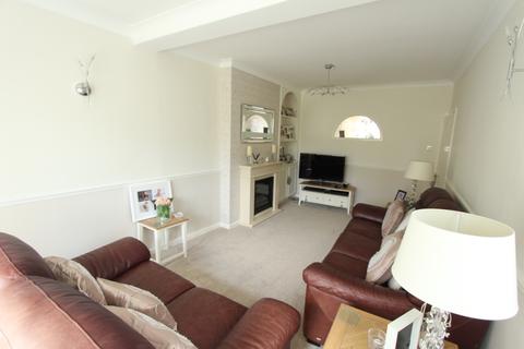 22 Blenheim Gardens, Aveley, South Ockendon, RM15 4EB