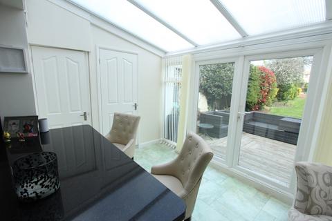 22 Blenheim Gardens, Aveley, South Ockendon, RM15 4EB