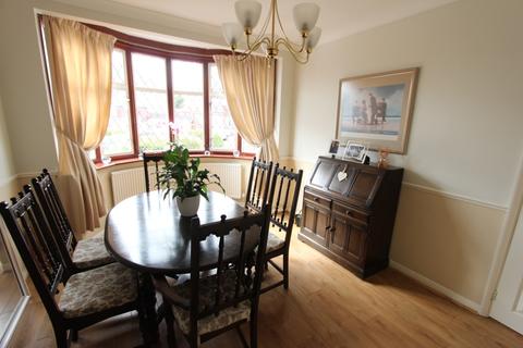 22 Blenheim Gardens, Aveley, South Ockendon, RM15 4EB