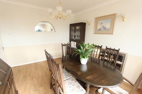 22 Blenheim Gardens, Aveley, South Ockendon, RM15 4EB