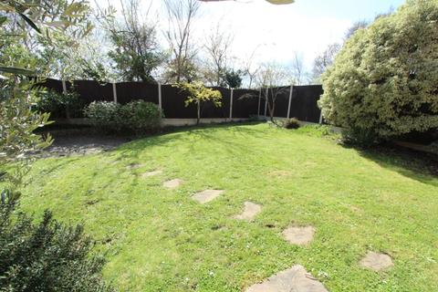 6 Chichester Close, Chafford Hundred, Grays, RM16 6DJ