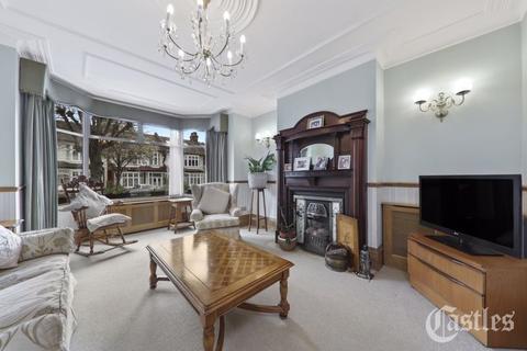 33 Caversham Avenue, London, N13 4LL