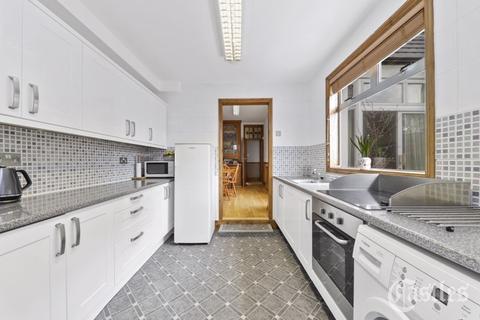 33 Caversham Avenue, London, N13 4LL