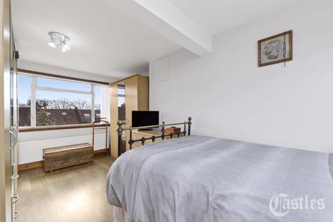 33 Caversham Avenue, London, N13 4LL