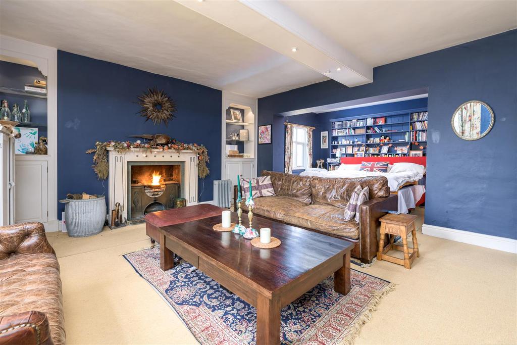 Reception/bedroom suite