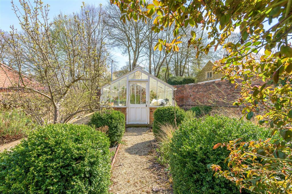 GREENHOUSE &amp; KITCHEN GARDEN