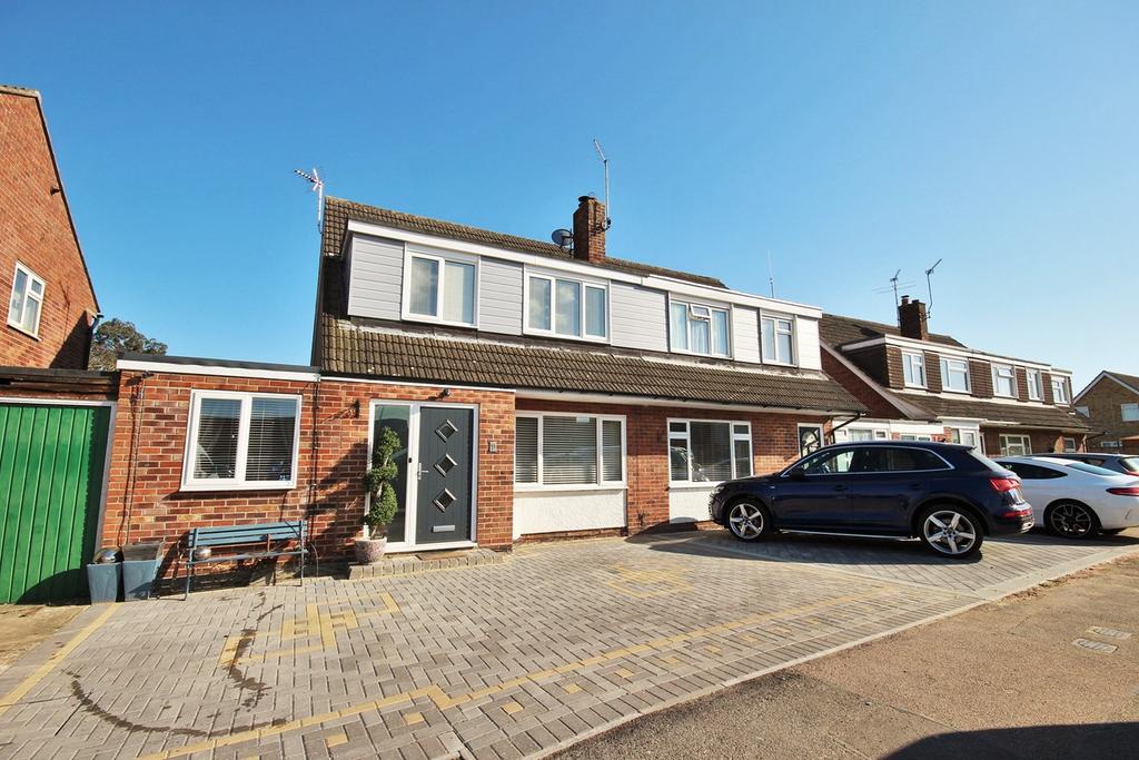 Winston Avenue, Tiptree, Colchester, CO5 3 bed semidetached house £