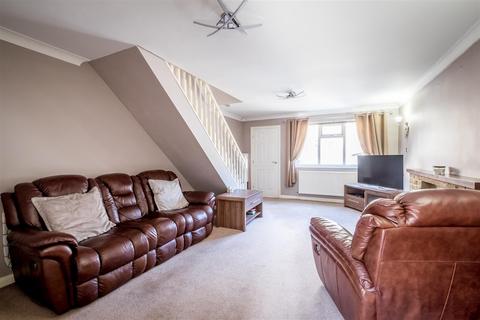 7 Trinity Grove, Brighouse, HD6 4BG
