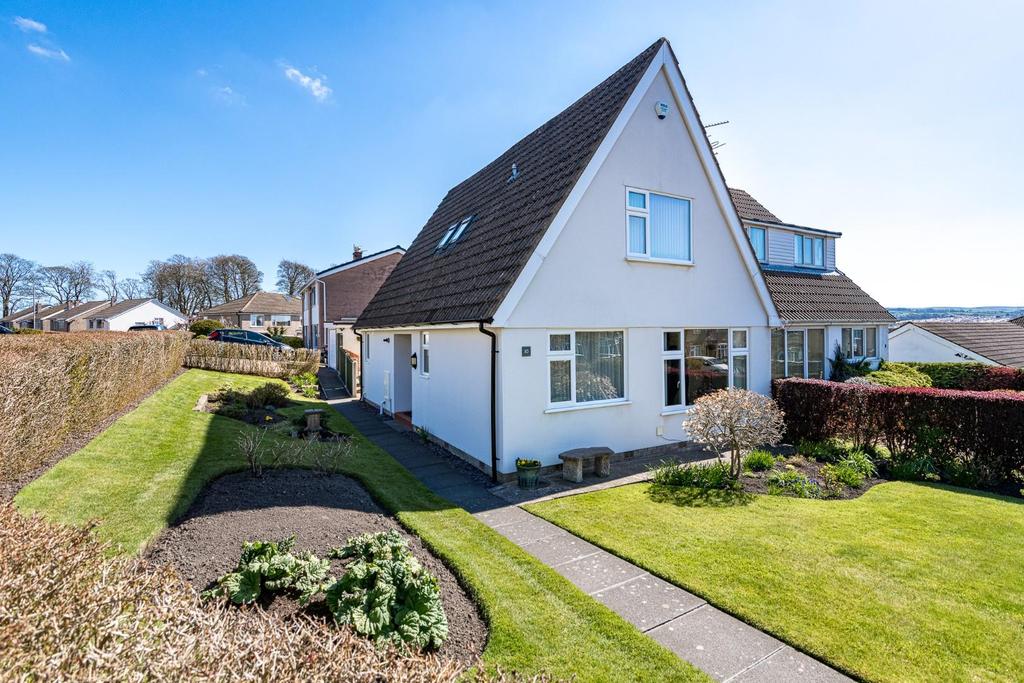 Lupton Drive, Barrowford 3 bed semidetached house £270,000