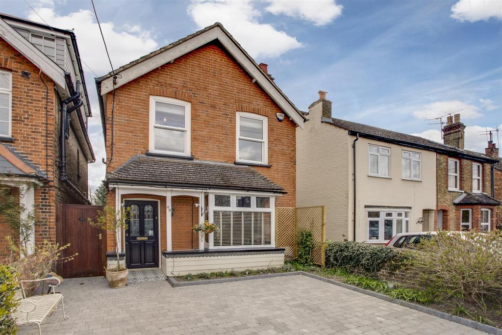 Furlong Road, Bourne End 3 bed detached house £700,000