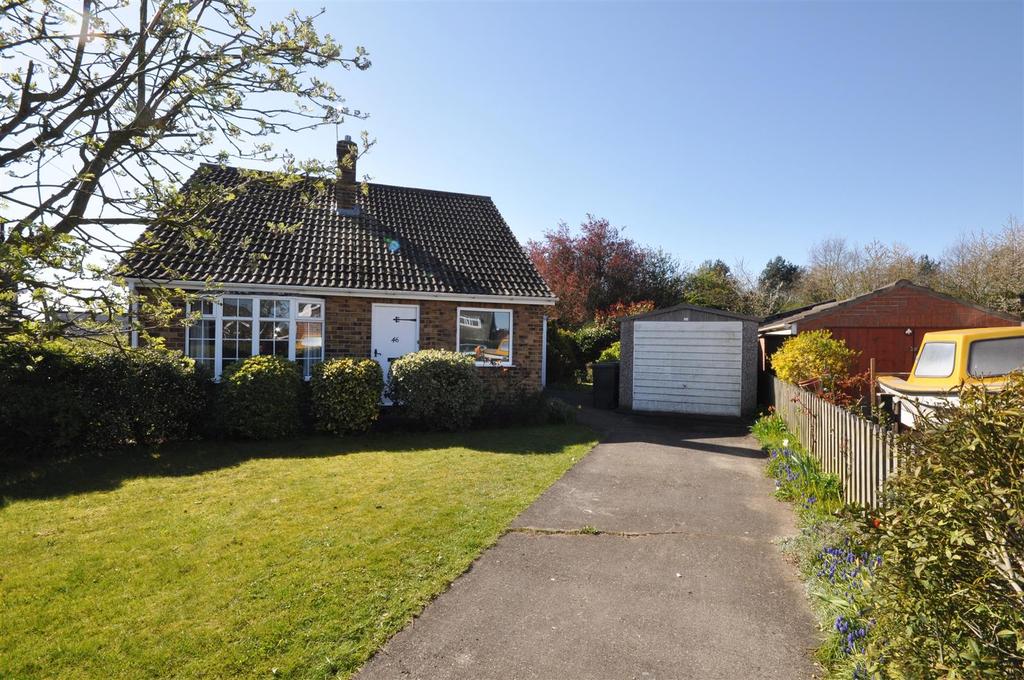 Cherry Wood Crescent, Fulford, York, YO19 4QN 3 bed detached bungalow