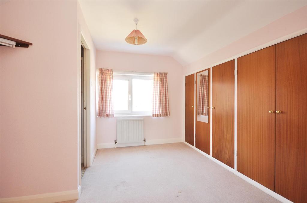 Cherry Wood Crescent, Fulford, York, YO19 4QN 3 bed detached bungalow
