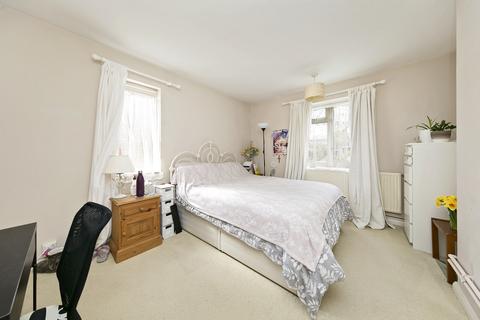 48 Stuart Road, Richmond, TW10 7QR