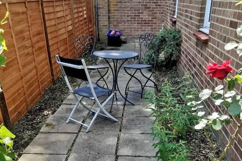 48 Stuart Road, Richmond, TW10 7QR