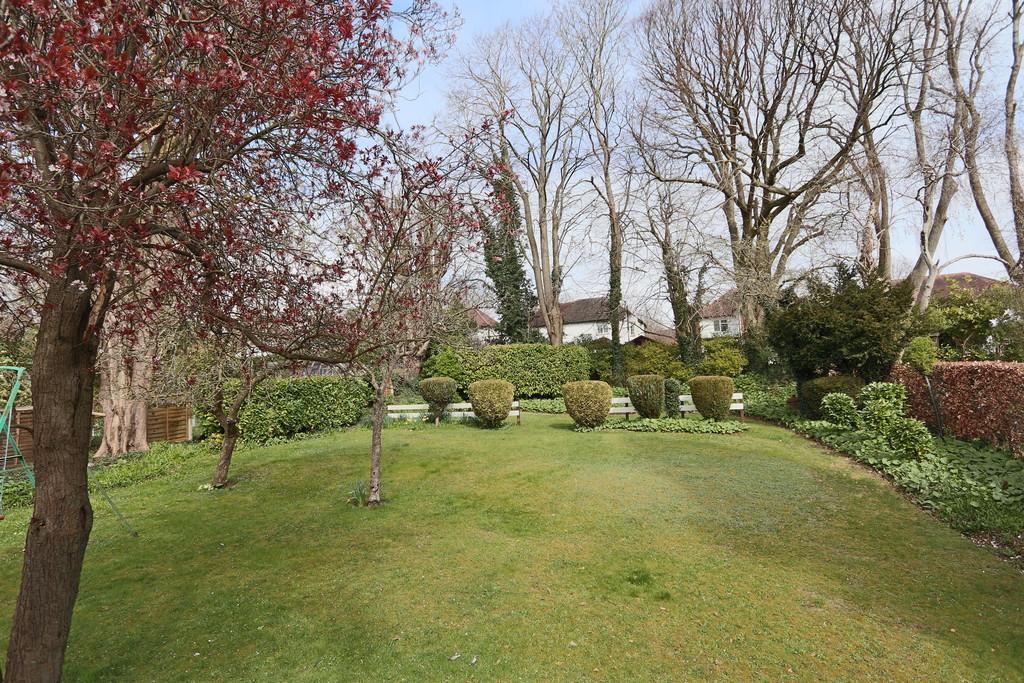 Bramley Avenue, Coulsdon 4 bed detached bungalow £739,950