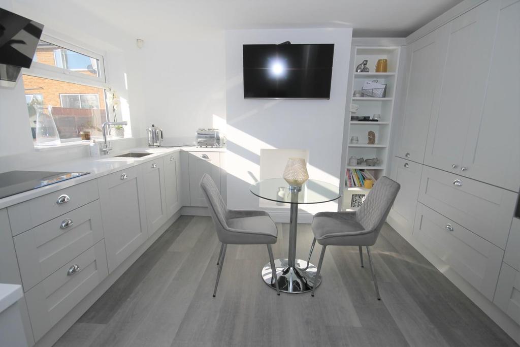 Beverley Road, Nunthorpe, Middlesbrough 4 bed semidetached house £