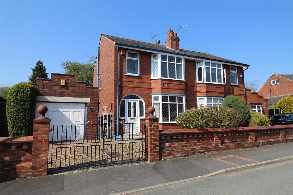 Coniston Avenue, Swinley, Wigan, WN1 2EY 3 bed semidetached house £