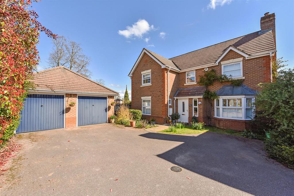 Denning Mead, Andover 4 bed detached house £525,000