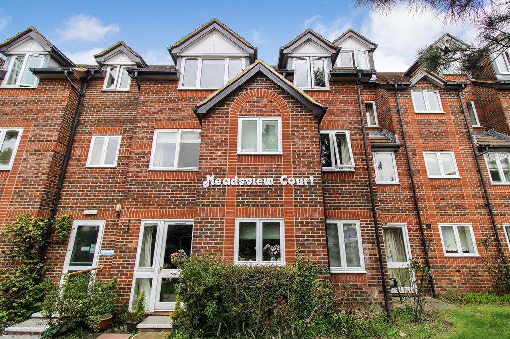 Meadsview Court, Clockhouse Road, Farnborough, GU14 1 bed apartment £