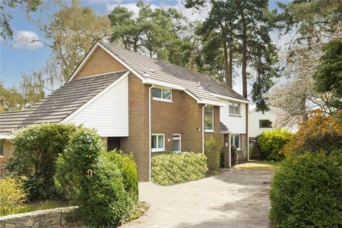 4 bedroom detached house to rent, Dorset Drive, Woking, GU22