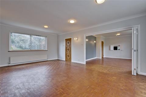 4 bedroom detached house to rent, Dorset Drive, Woking, GU22