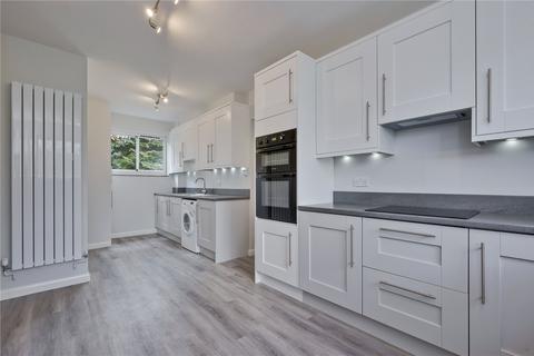 4 bedroom detached house to rent, Dorset Drive, Woking, GU22
