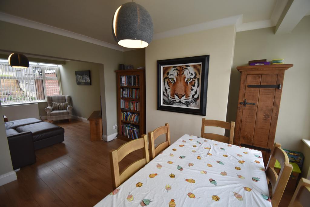 Agecroft Road West, Prestwich, M25 3 bed semidetached house £255,000