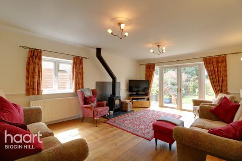 63 Allenby Road, Biggin Hill, Westerham, TN16 3LG
