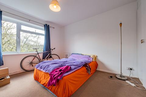 8 Serbin Close, London, E10 6JL