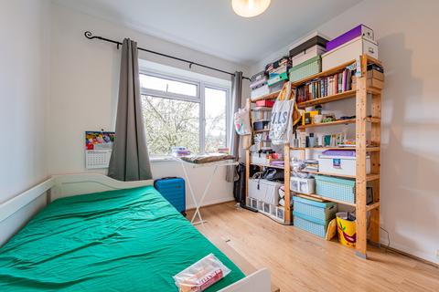 8 Serbin Close, London, E10 6JL