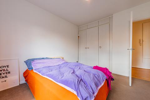 8 Serbin Close, London, E10 6JL