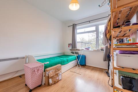 8 Serbin Close, London, E10 6JL