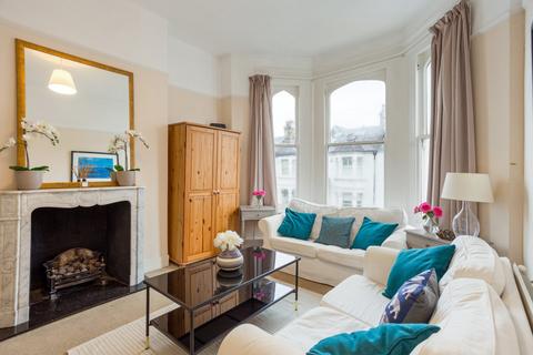 2 bedroom flat to rent, Whittingstall Road, London