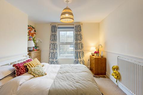 2 bedroom flat to rent, Whittingstall Road, London