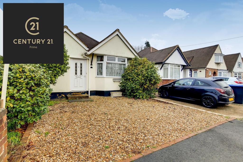 Dudley Close, Addlestone KT15 3 bed detached house £475,000