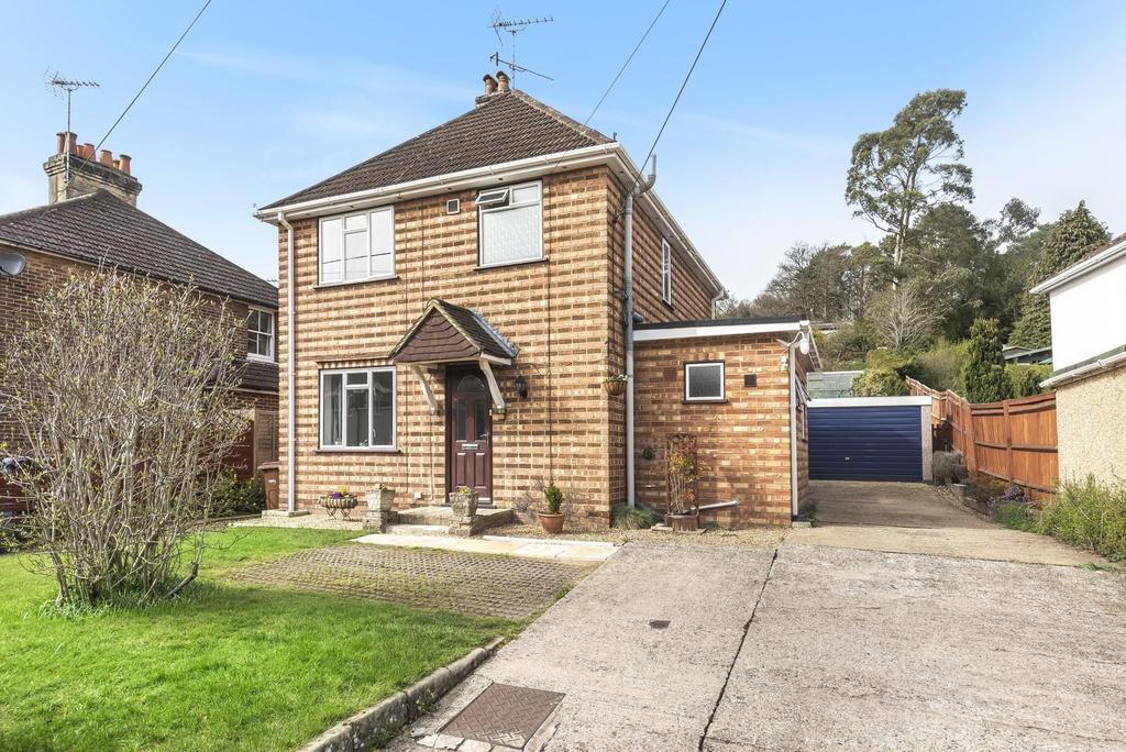 Middle Bourne Lane, Lower Bourne, Farnham, GU10 3 bed detached house