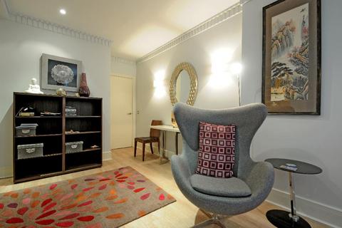 undefined, Russell Square, London, WC1B
