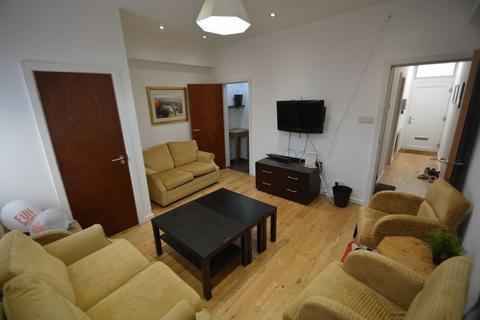 5 bedroom house to rent - Wetherby Grove, Leeds LS4