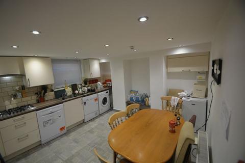 5 bedroom house to rent, Wetherby Grove, Leeds LS4