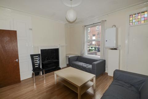 6 bedroom house to rent, Hessle View, Leeds LS6