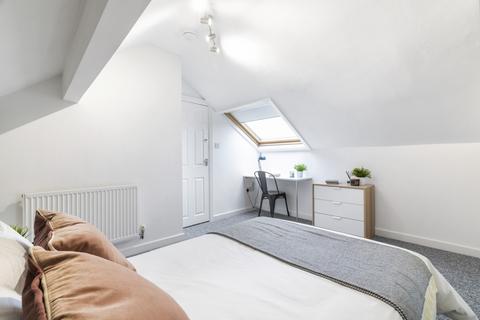5 bedroom house to rent - Village Terrace, Leeds LS4
