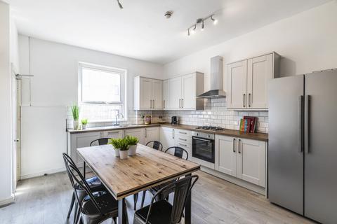 6 bedroom house to rent, Woodsley Road, Leeds LS3