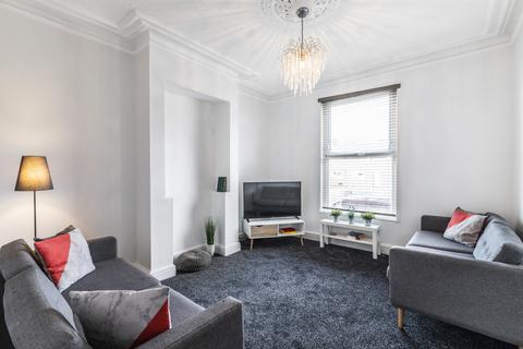 6 bedroom house to rent, Woodsley Road, Leeds LS3