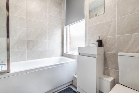 6 bedroom house to rent, Woodsley Road, Leeds LS3