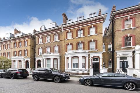 undefined, ROLAND GDNS, SOUTH KENSINGTON, SW7