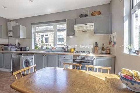 70b Davenport Road, Catford, London, SE6 2AX