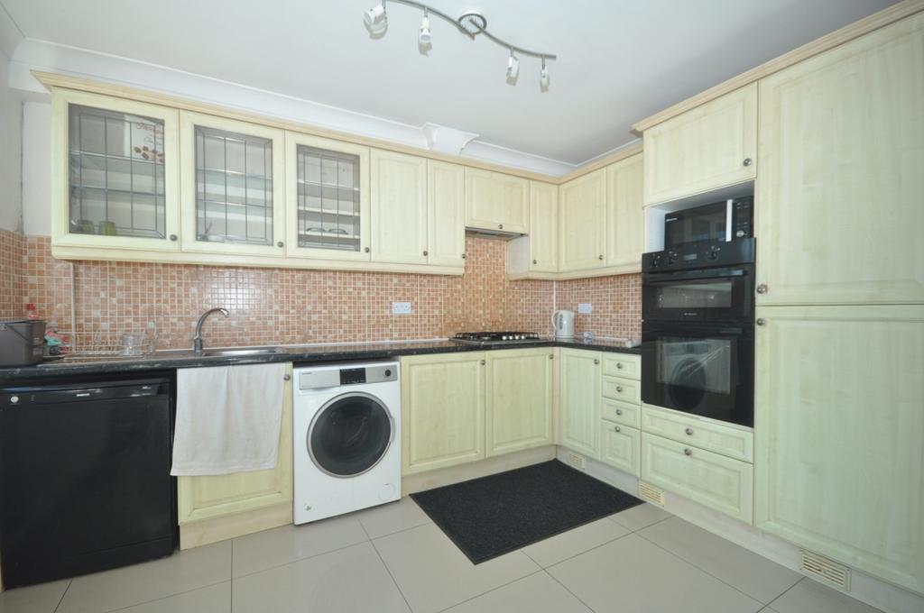 Exeter Road Welling DA16 1 bed in a house share £575 pcm (£133 pw)