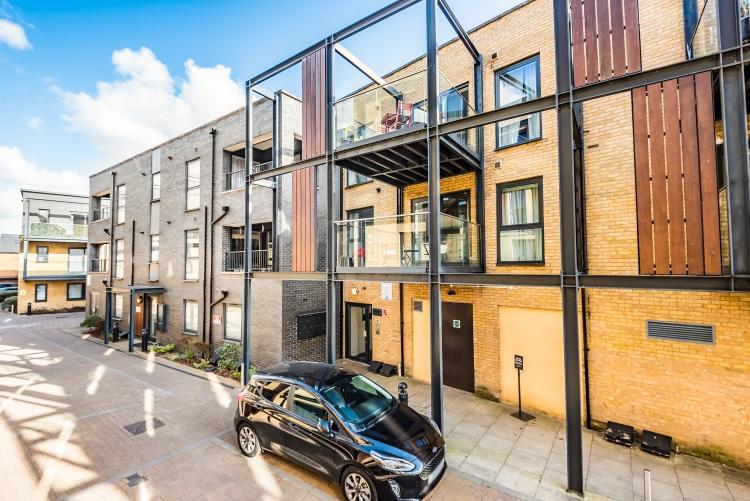 Staplehurst Road Hither Green SE13 1 bed apartment £1,300 pcm (£300 pw)