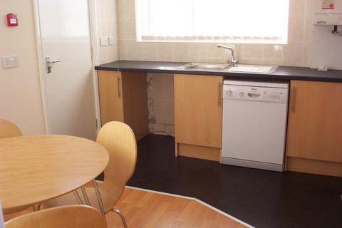 5 bedroom terraced house to rent, Acomb Street Hulme, Manchester. M15 6FQ.